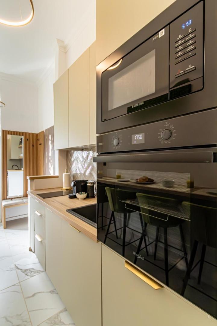 Oasis Apartment On The Broadway With Ac Budapeste Exterior foto