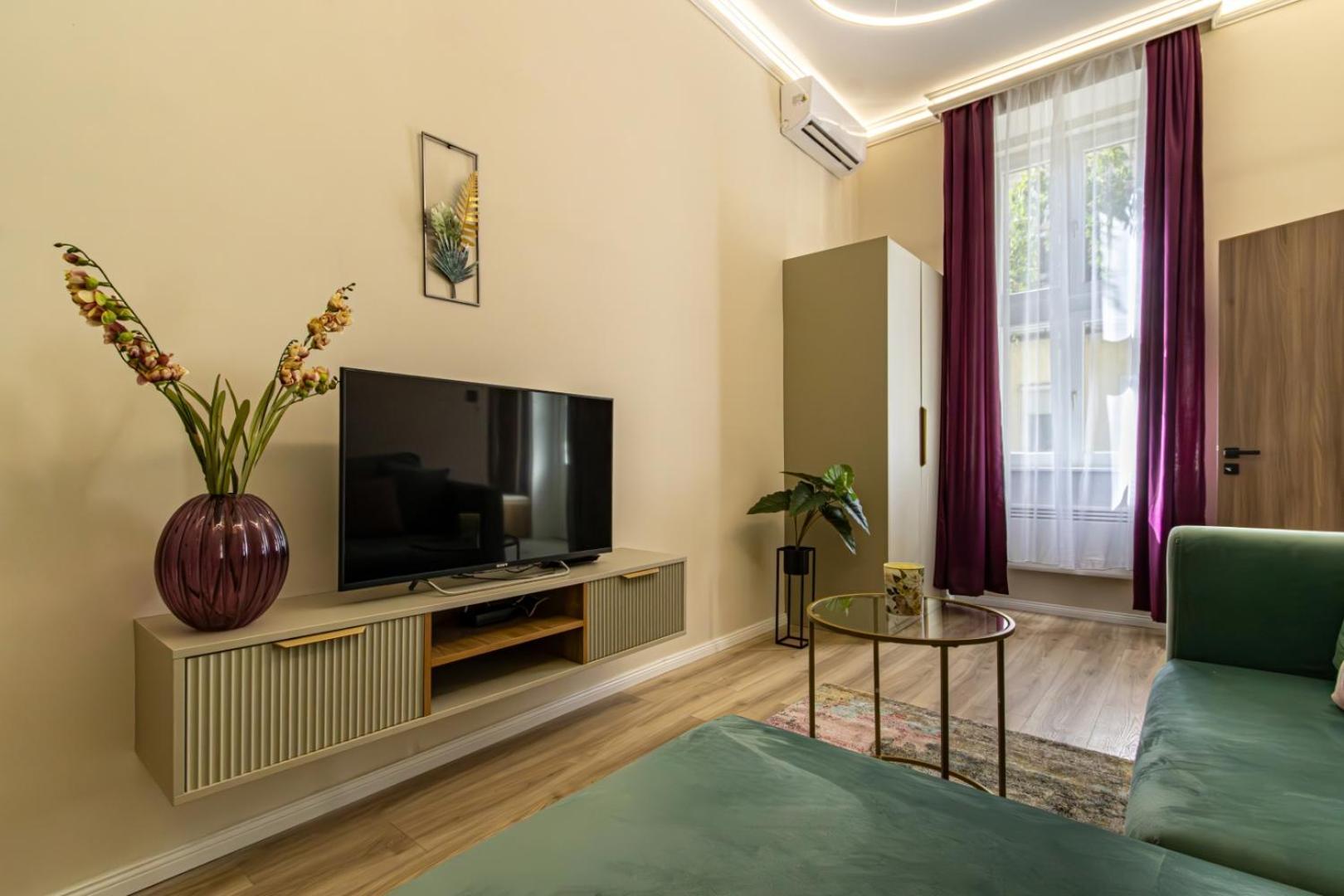 Oasis Apartment On The Broadway With Ac Budapeste Exterior foto